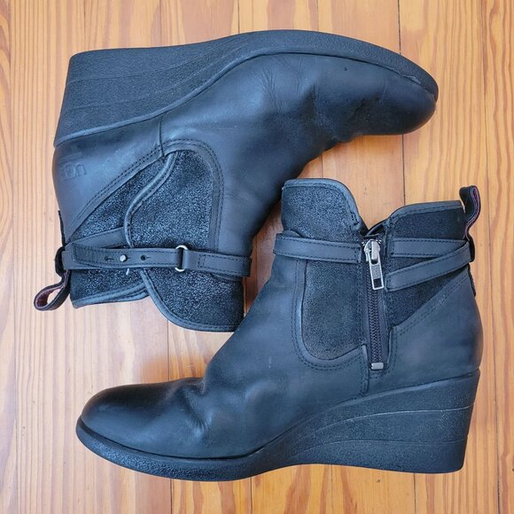 Ugg 9 Black Leather Wedge Ankle Boots EMALIE - Picture 1 of 9
